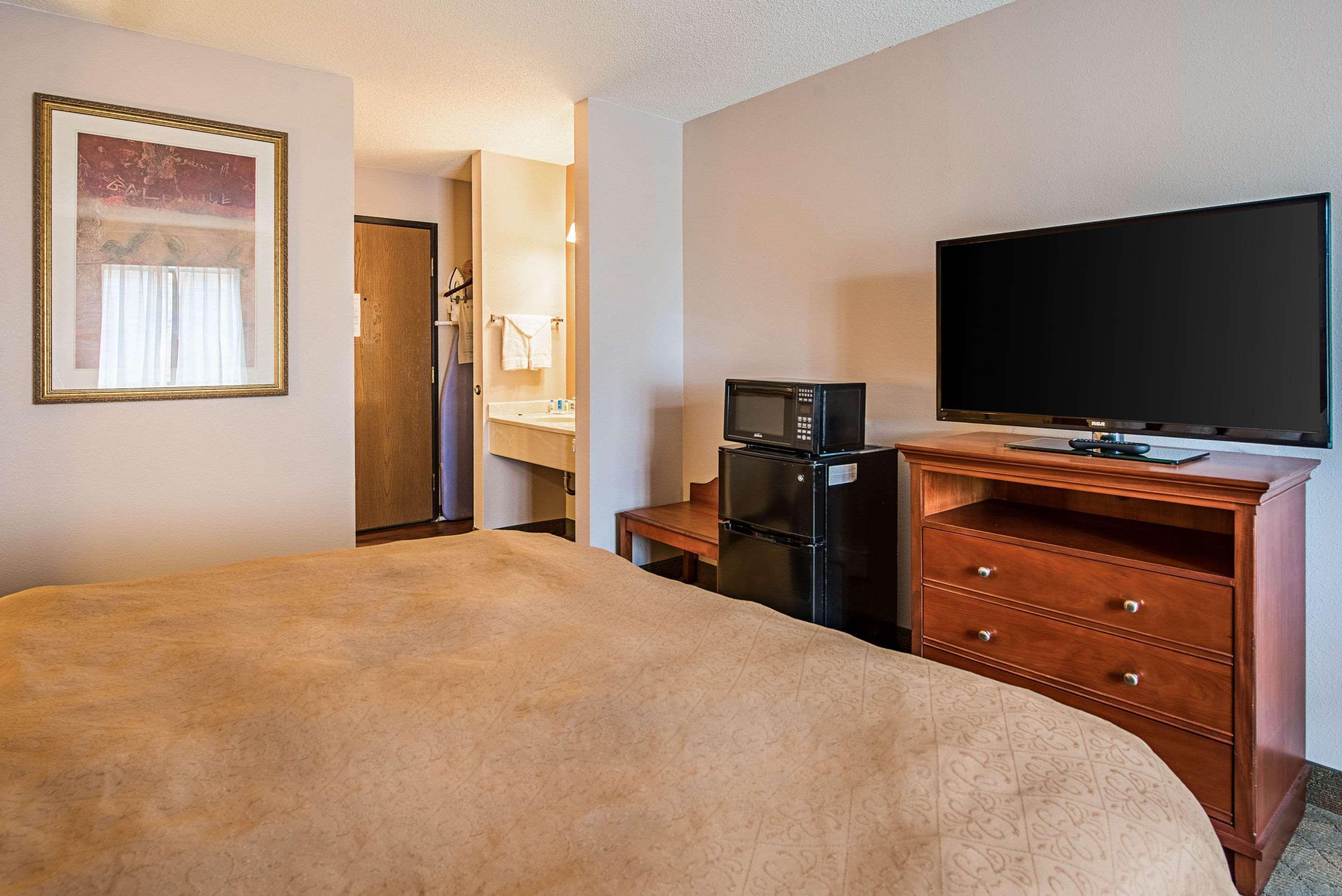 Rodeway Inn Huntington Extérieur photo