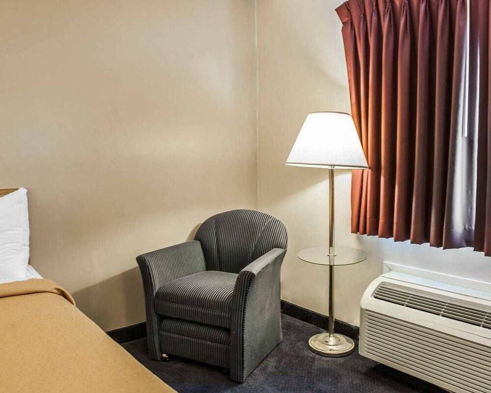 Rodeway Inn Huntington Extérieur photo