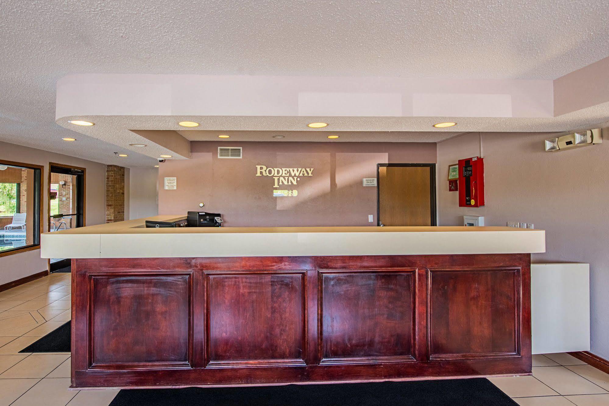 Rodeway Inn Huntington Extérieur photo